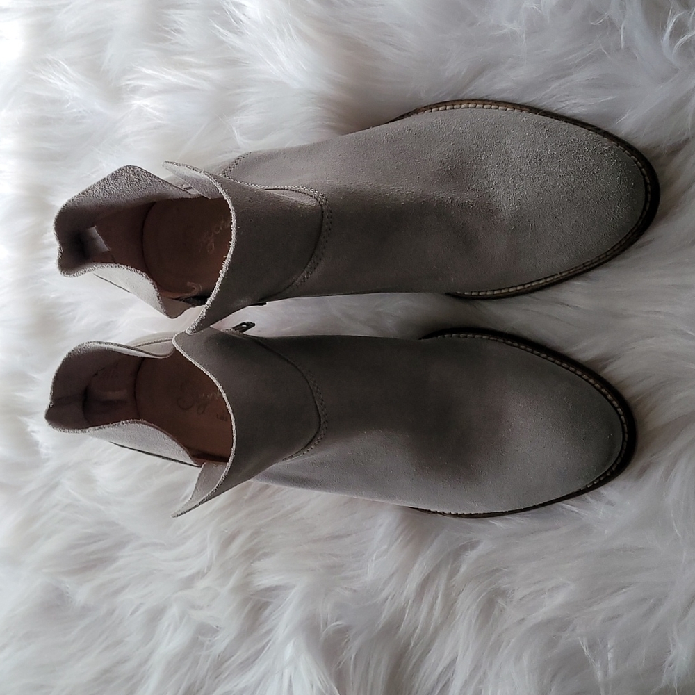 Seychelles soft gray suede leather booties. Size 7